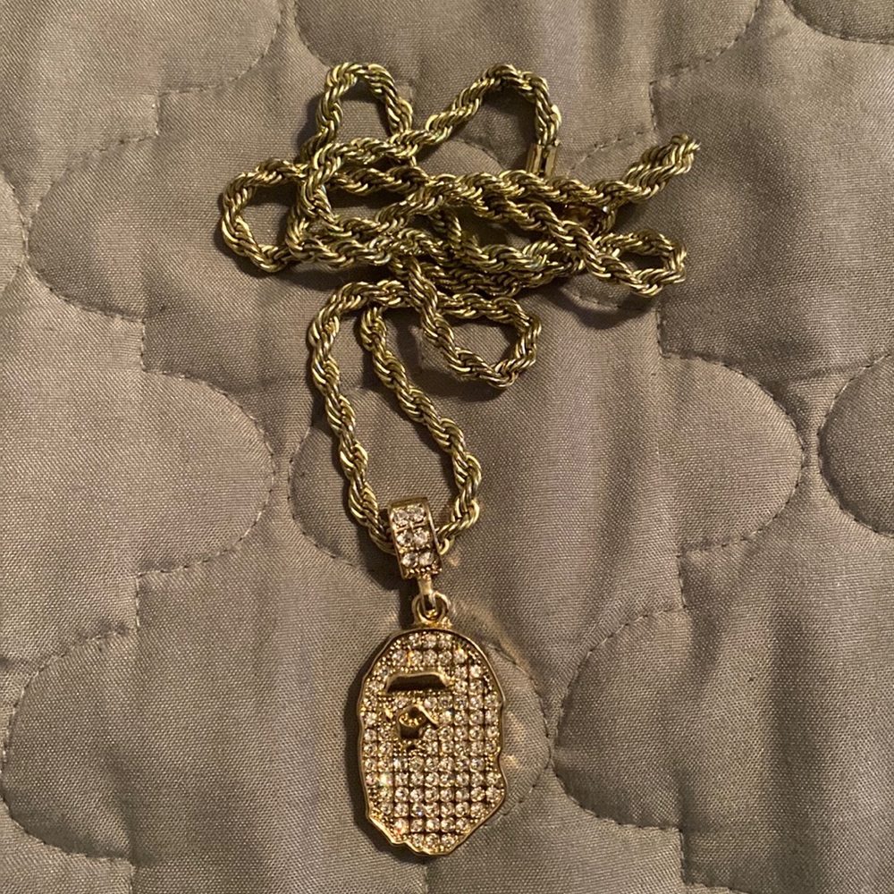 A BATHING APE GOLD PENDANT CHAIN